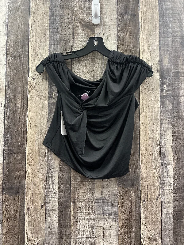 women's tops for those who want to stay on top of the latest fashion trends and wear pieces that are both stylish and on-trendBlack Top Sleeveless Express, Size M